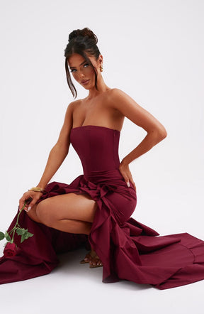 Vestido Longo com Fenda de  Babados Angelina Marsala